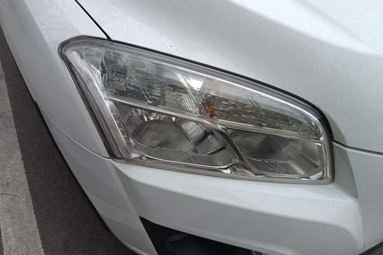 Used Chevrolet Trax 2014 1.4T Automatic Two-Wheel Drive Luxury Model Right Front Headlight