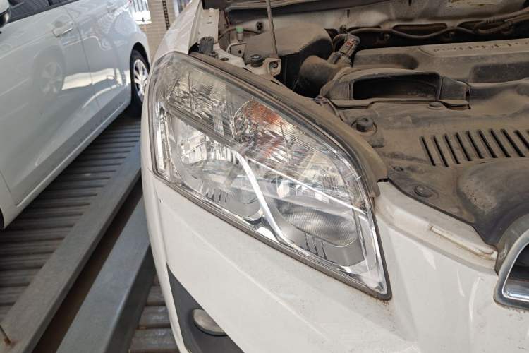 Used Chevrolet Trax 2014 1.4T Automatic Two-Wheel Drive Comfort Version Right Front Headlight