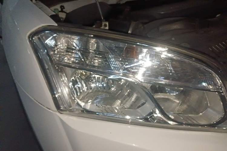 Used Chevrolet Trax 2014 1.4T Manual Two-Wheel Drive Comfort Model Right Front Headlight