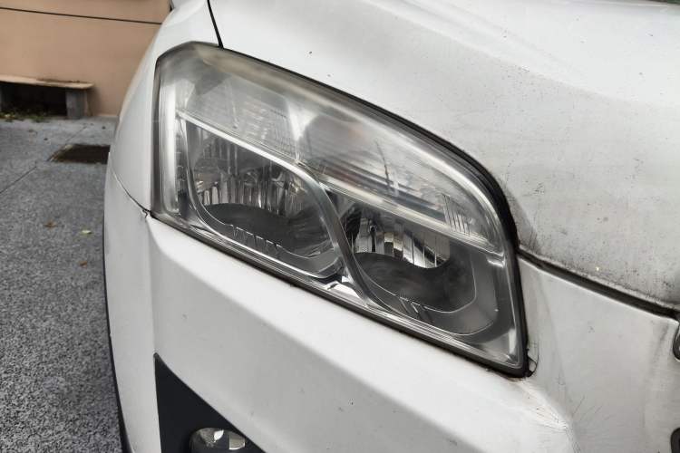 Used Chevrolet Trax 2014 1.4T Automatic All-Wheel Drive Flagship Version Right Front Headlight