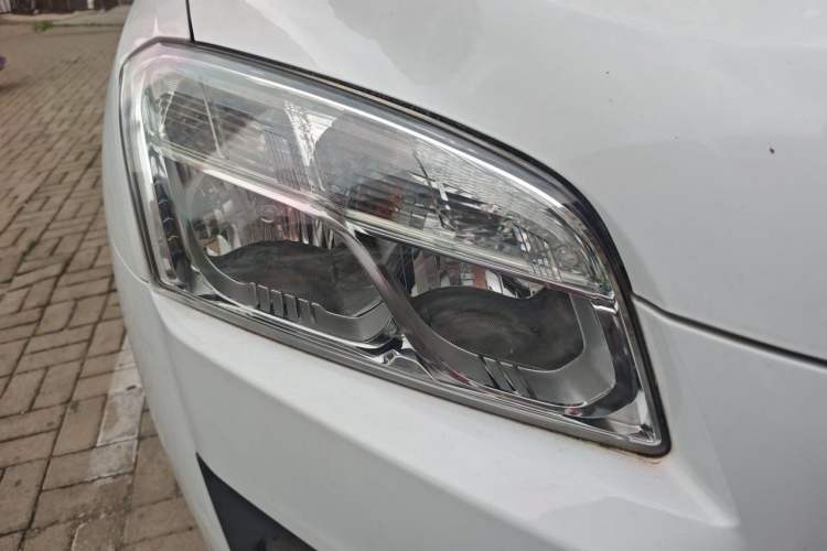 Used Chevrolet Trax 2014 1.4T Automatic Two-Wheel Drive Luxury Model Right Front Headlight
