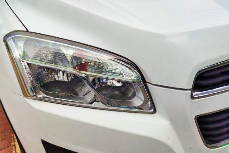 Used Chevrolet Trax 2014 1.4T Automatic Two-Wheel Drive Luxury Model Right Front Headlight