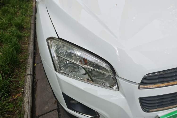 Used Chevrolet Trax 2014 1.4T Automatic Two-Wheel Drive Luxury Model Right Front Headlight