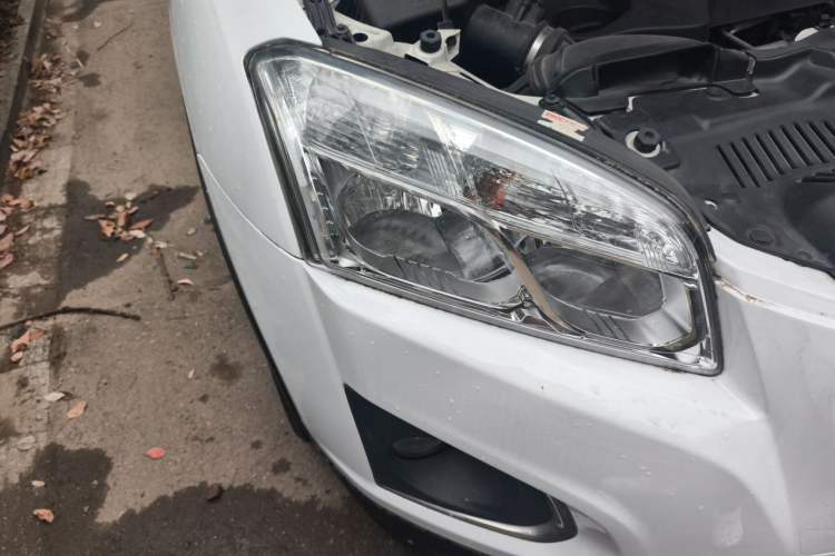 Used Chevrolet Trax 2014 1.4T Automatic Two-Wheel Drive Luxury Model Right Front Headlight