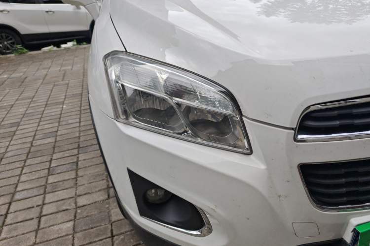 Used Chevrolet Trax 2014 1.4T Automatic Two-Wheel Drive Luxury Model Right Front Headlight