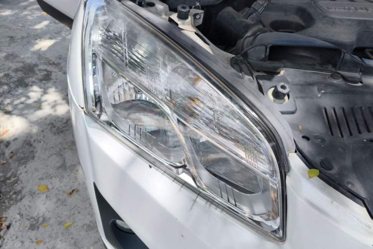 Used Chevrolet Trax 2014 1.4T Automatic Two-Wheel Drive Comfort Version Right Front Headlight