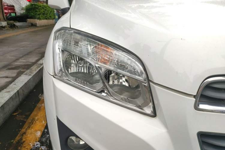 Used Chevrolet Trax 2014 1.4T Automatic Two-Wheel Drive Comfort Version Right Front Headlight