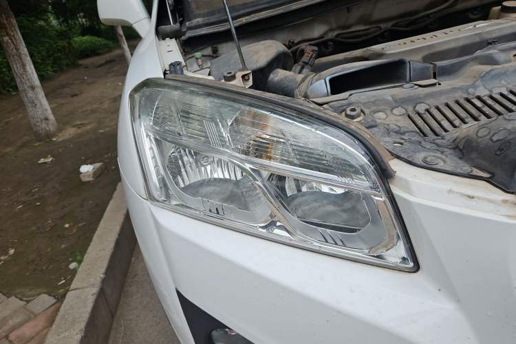Used Chevrolet Trax 2014 1.4T Automatic Two-Wheel Drive Luxury Model Right Front Headlight