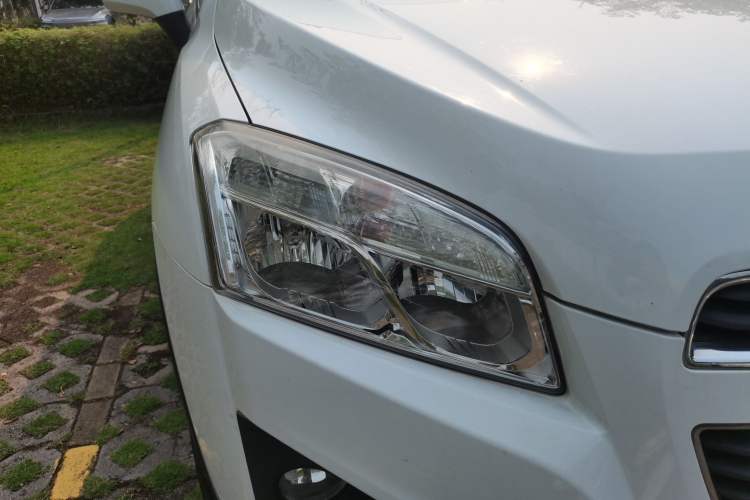 Used Chevrolet Trax 2014 1.4T Manual Two-Wheel Drive Comfort Model Right Front Headlight