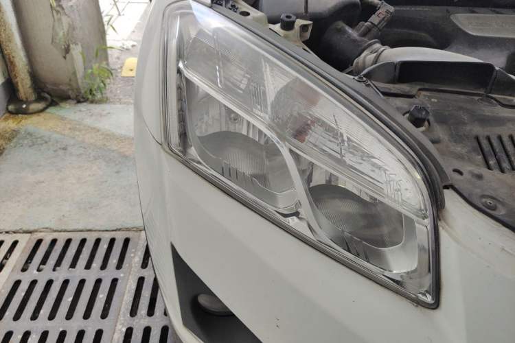 Used Chevrolet Trax 2014 1.4T Automatic Two-Wheel Drive Luxury Model Right Front Headlight