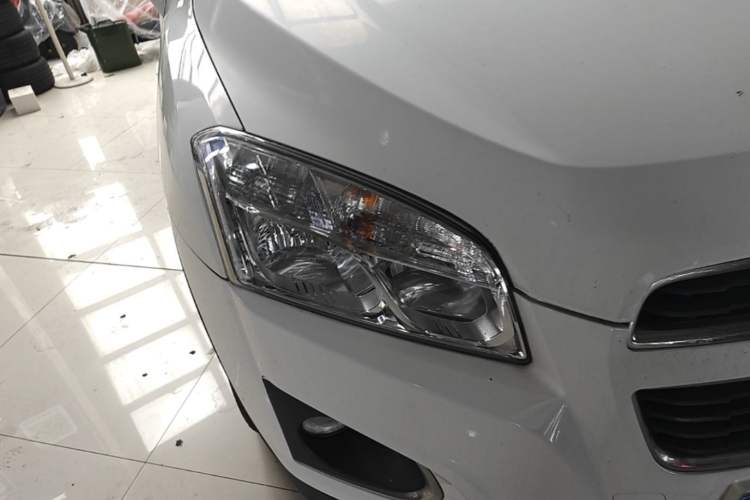 Used Chevrolet Trax 2014 1.4T Automatic Two-Wheel Drive Luxury Model Right Front Headlight