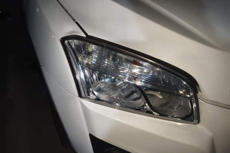 Used Chevrolet Trax 2014 1.4T Automatic Two-Wheel Drive Luxury Model Right Front Headlight