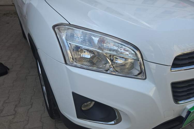 Used Chevrolet Trax 2014 1.4T Automatic Two-Wheel Drive Luxury Model Right Front Headlight
