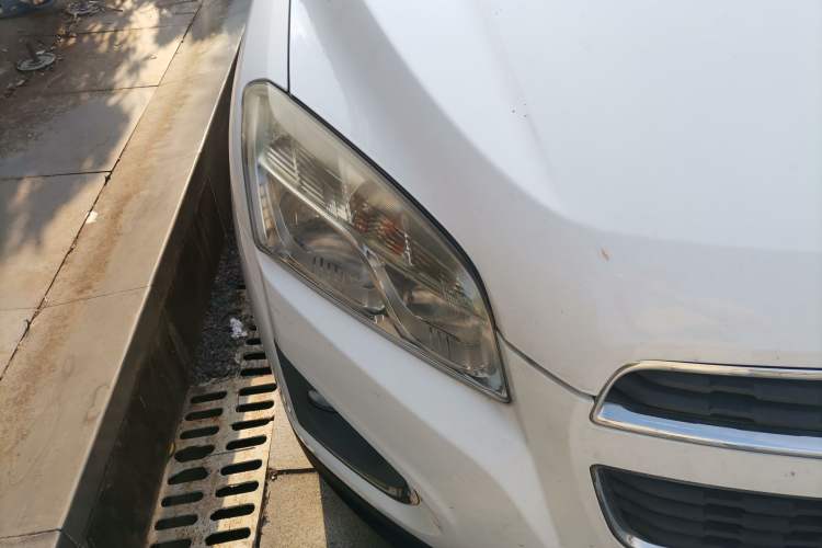 Used Chevrolet Trax 2014 1.4T Automatic Two-Wheel Drive Comfort Version Right Front Headlight