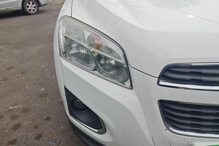 Used Chevrolet Trax 2014 1.4T Manual Two-Wheel Drive Comfort Model Right Front Headlight