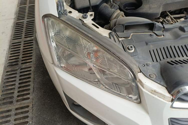 Used Chevrolet Trax 2014 1.4T Automatic Two-Wheel Drive Luxury Model Right Front Headlight