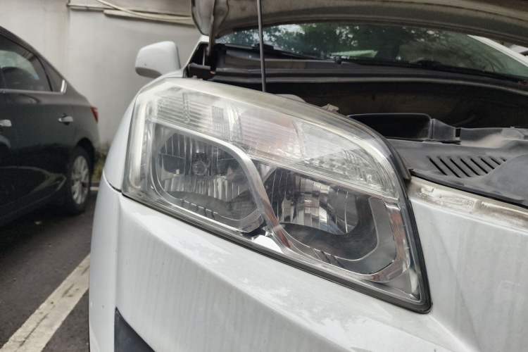 Used Chevrolet Trax 2014 1.4T Automatic Two-Wheel Drive Comfort Version Right Front Headlight
