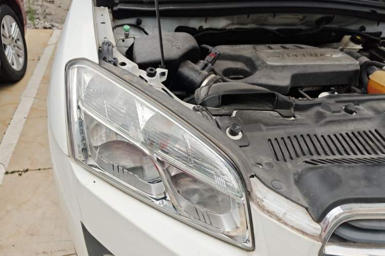Used Chevrolet Trax 2014 1.4T Manual Two-Wheel Drive Comfort Model Right Front Headlight