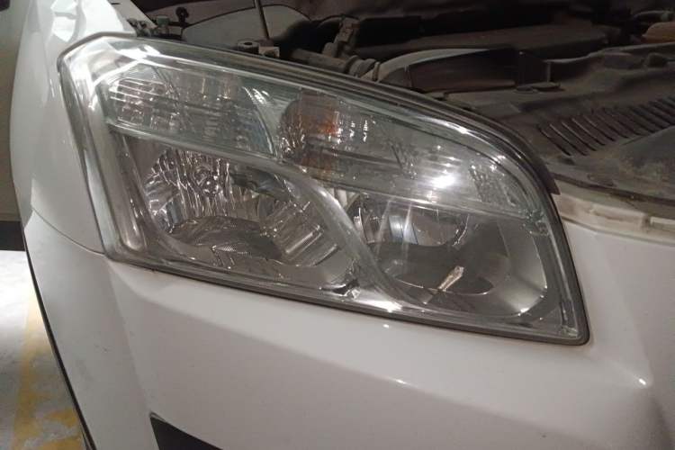 Used Chevrolet Trax 2014 1.4T Manual Two-Wheel Drive Comfort Model Right Front Headlight
