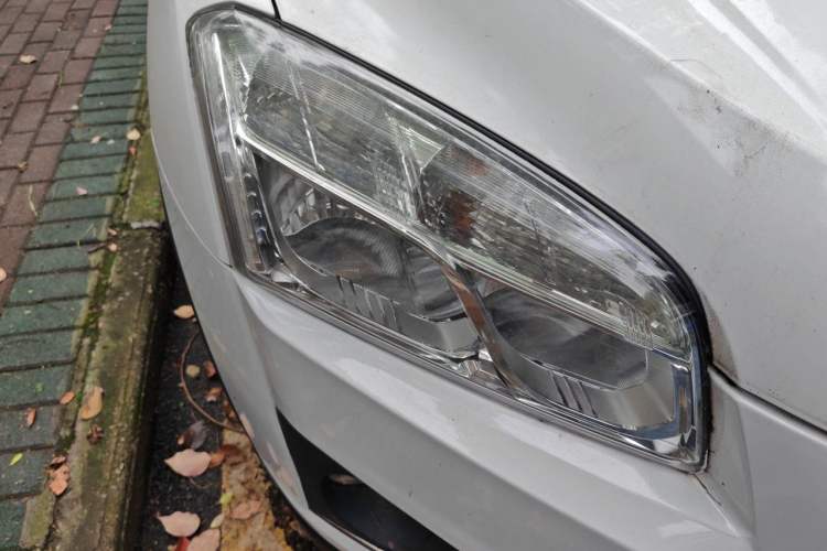 Used Chevrolet Trax 2014 1.4T Automatic Two-Wheel Drive Comfort Version Right Front Headlight