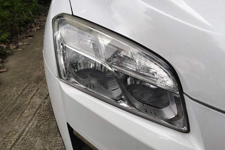 Used Chevrolet Trax 2014 1.4T Automatic Two-Wheel Drive Comfort Version Right Front Headlight