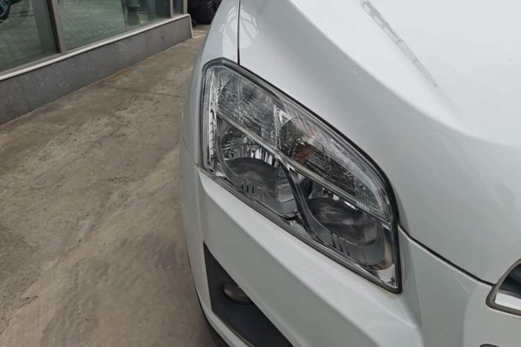 Used Chevrolet Trax 2014 1.4T Automatic Two-Wheel Drive Comfort Version Right Front Headlight