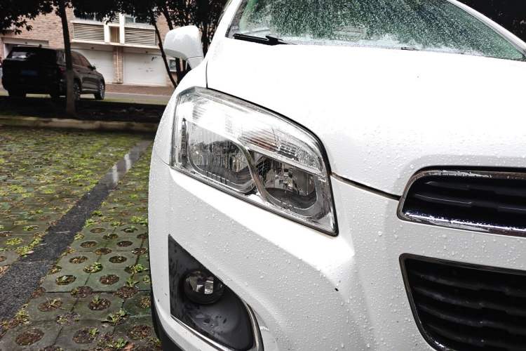 Used Chevrolet Trax 2014 1.4T Automatic Two-Wheel Drive Luxury Model Right Front Headlight