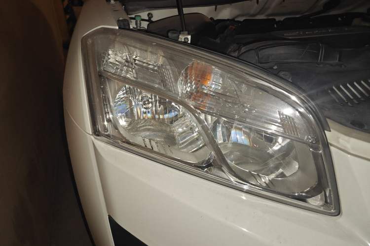 Used Chevrolet Trax 2014 1.4T Automatic Two-Wheel Drive Luxury Model Right Front Headlight