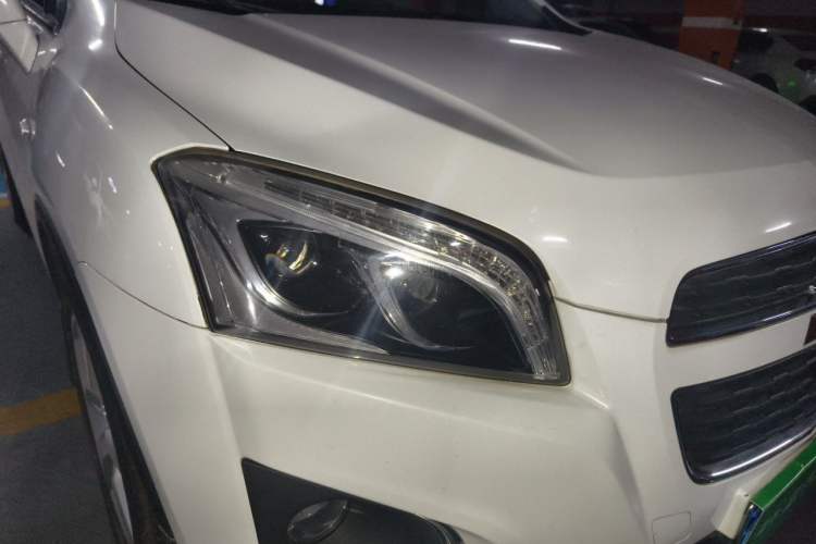 Used Chevrolet Trax 2014 1.4T Automatic Two-Wheel Drive Luxury Model Right Front Headlight