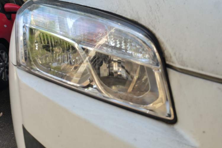 Used Chevrolet Trax 2014 1.4T Automatic Two-Wheel Drive Comfort Version Right Front Headlight