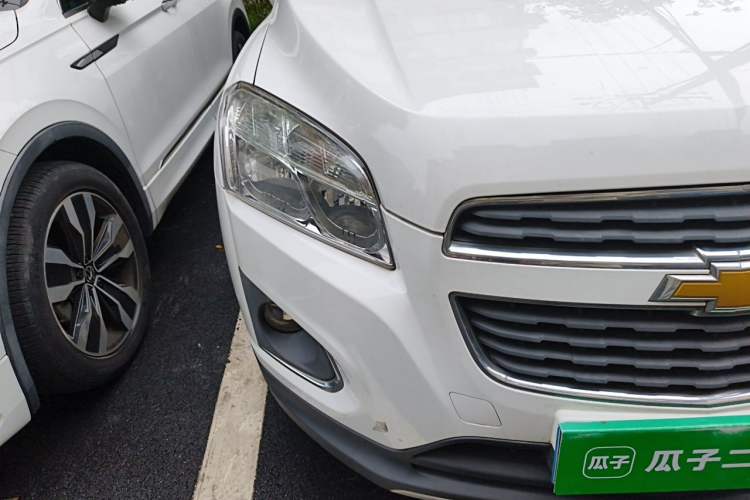 Used Chevrolet Trax 2014 1.4T Automatic Two-Wheel Drive Luxury Model Right Front Headlight