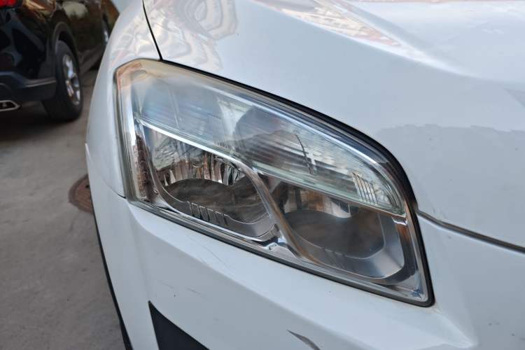 Used Chevrolet Trax 2014 1.4T Automatic All-Wheel Drive Flagship Version Right Front Headlight