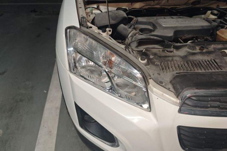 Used Chevrolet Trax 2014 1.4T Automatic Two-Wheel Drive Luxury Model Right Front Headlight
