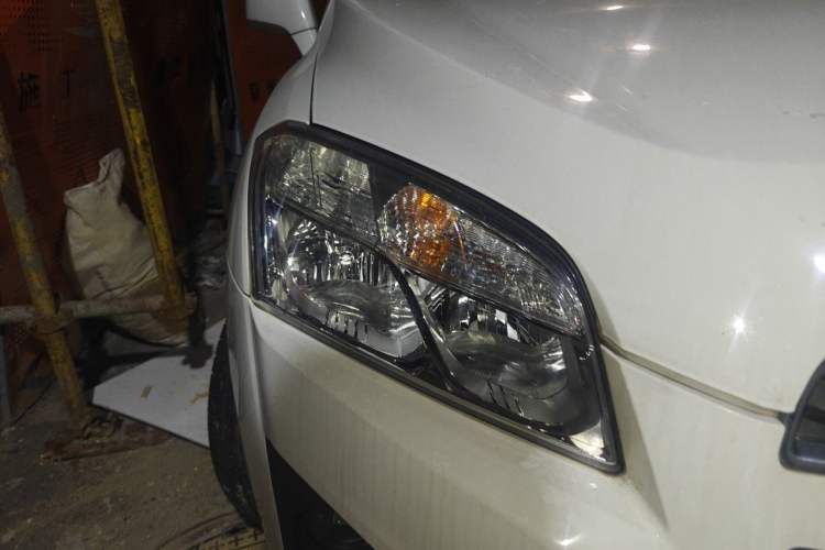 Used Chevrolet Trax 2014 1.4T Automatic Two-Wheel Drive Luxury Model Right Front Headlight