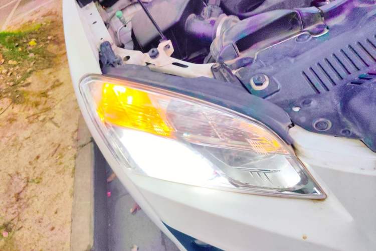 Used Chevrolet Trax 2014 1.4T Automatic Two-Wheel Drive Luxury Model Right Front Headlight