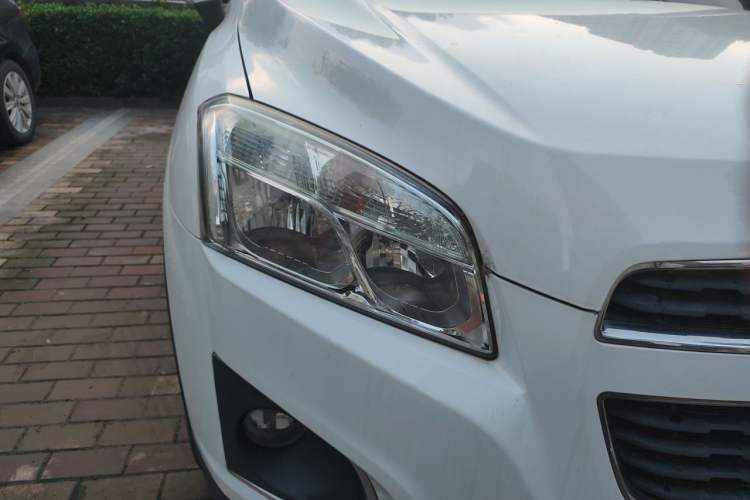 Used Chevrolet Trax 2014 1.4T Manual Two-Wheel Drive Comfort Model Right Front Headlight