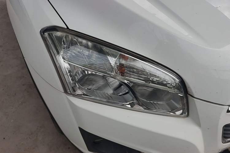 Used Chevrolet Trax 2014 1.4T Automatic Two-Wheel Drive Luxury Model Right Front Headlight