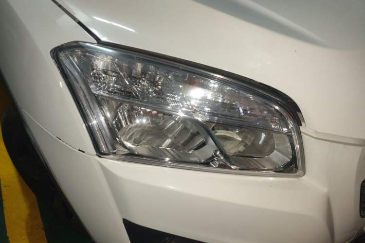 Used Chevrolet Trax 2014 1.4T Automatic Two-Wheel Drive Comfort Version Right Front Headlight
