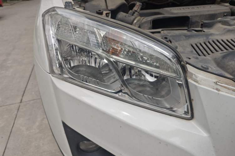 Used Chevrolet Trax 2014 1.4T Automatic Two-Wheel Drive Luxury Model Right Front Headlight