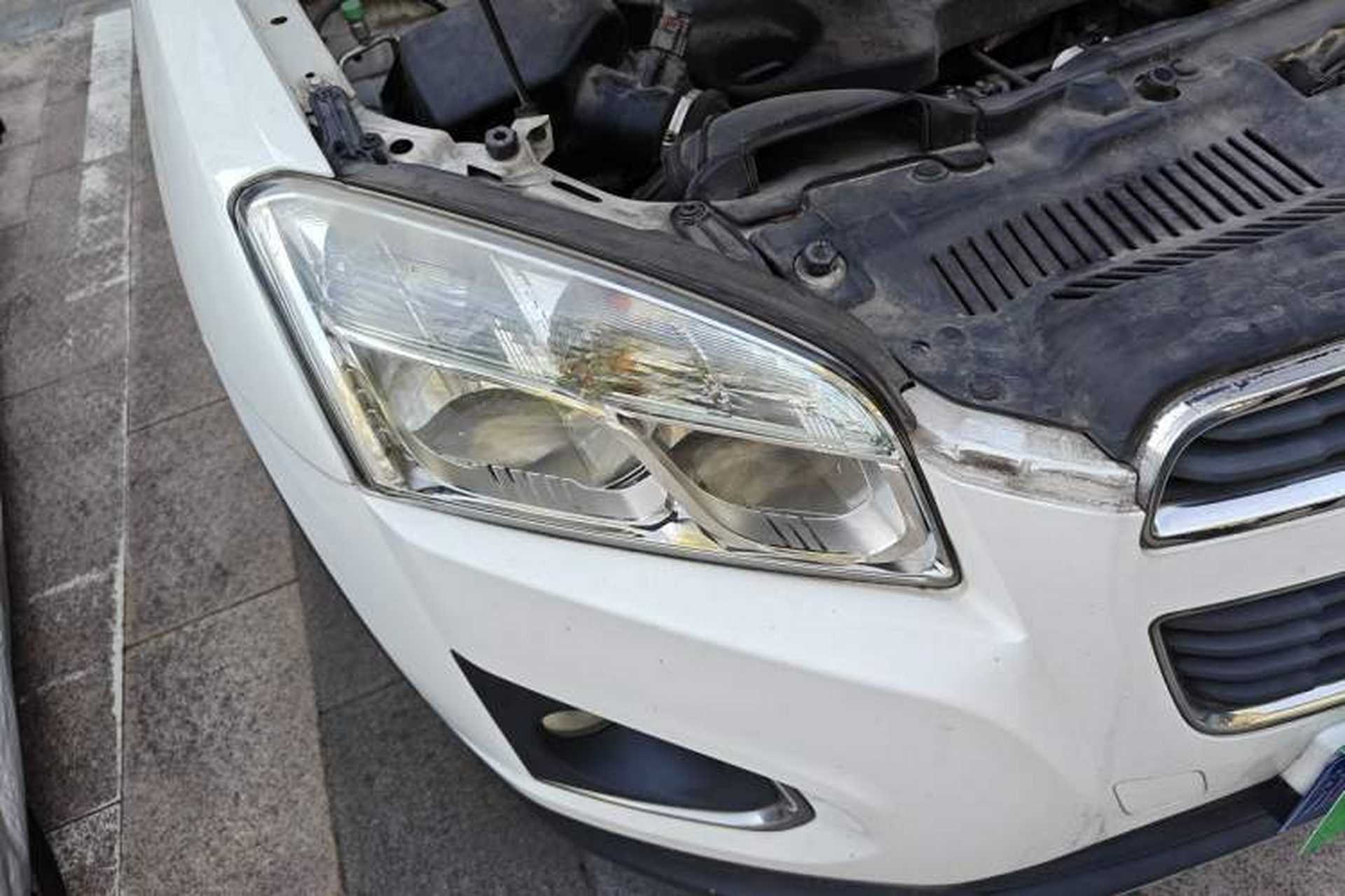 Used Chevrolet Trax 2014 1.4T Automatic Two-Wheel Drive Luxury Model Right Front Headlight