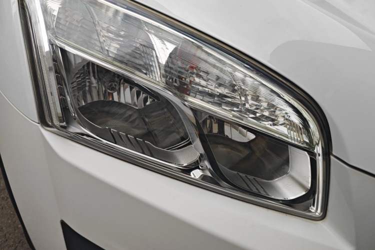 Used Chevrolet Trax 2014 1.4T Automatic Two-Wheel Drive Luxury Model Right Front Headlight