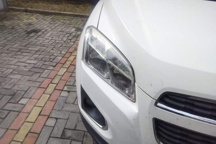 Used Chevrolet Trax 2014 1.4T Manual Two-Wheel Drive Comfort Model Right Front Headlight