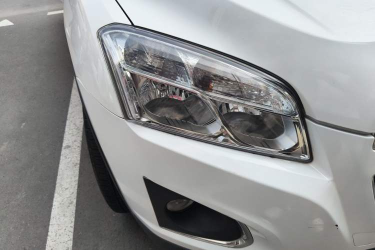Used Chevrolet Trax 2014 1.4T Automatic Two-Wheel Drive Luxury Model Right Front Headlight