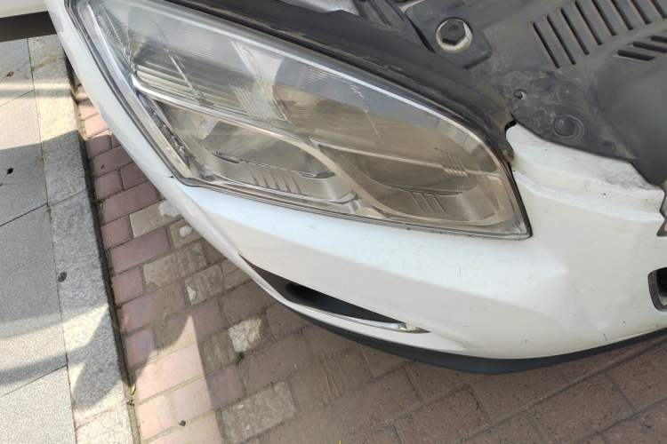 Used Chevrolet Trax 2014 1.4T Manual Two-Wheel Drive Comfort Model Right Front Headlight