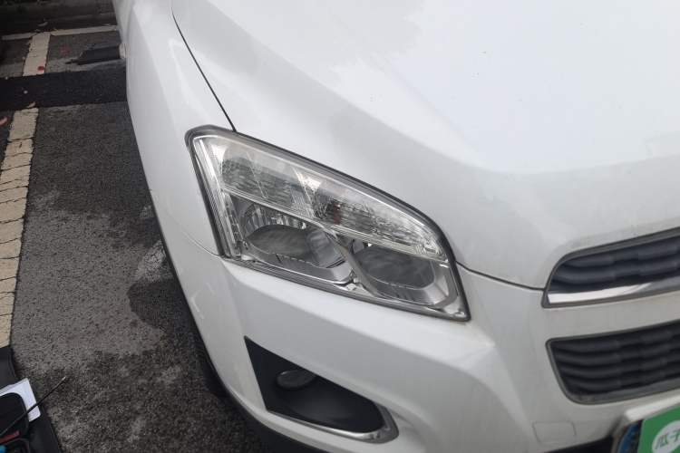 Used Chevrolet Trax 2014 1.4T Automatic Two-Wheel Drive Luxury Model Right Front Headlight