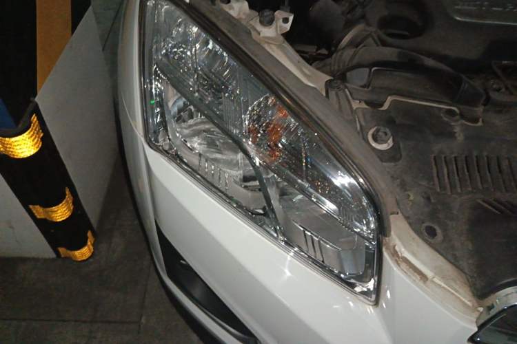 Used Chevrolet Trax 2014 1.4T Manual Two-Wheel Drive Comfort Model Right Front Headlight