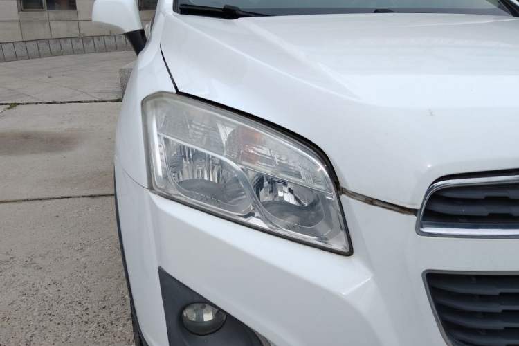 Used Chevrolet Trax 2014 1.4T Manual Two-Wheel Drive Comfort Model Right Front Headlight