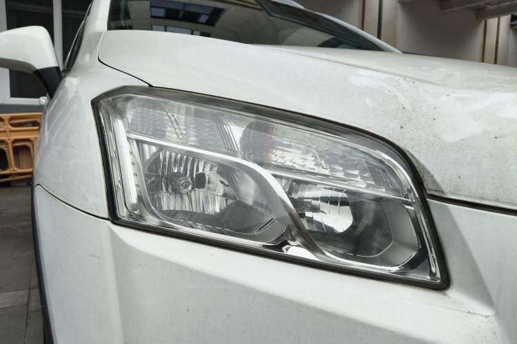 Used Chevrolet Trax 2014 1.4T Manual Two-Wheel Drive Comfort Model Right Front Headlight