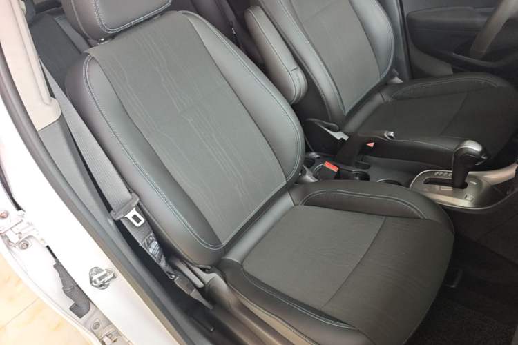 Used Chevrolet Trax 2014 1.4T Automatic Two-Wheel Drive Luxury Model Right Front Seat
