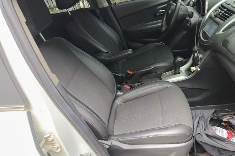 Used Chevrolet Trax 2014 1.4T Automatic Two-Wheel Drive Luxury Model Right Front Seat